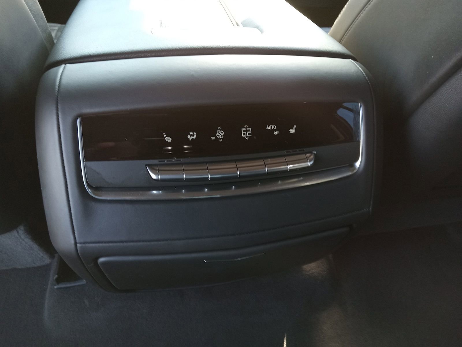 Used 2023 Cadillac Escalade Sport Platinum w/ LPO, ONYX Package image 27