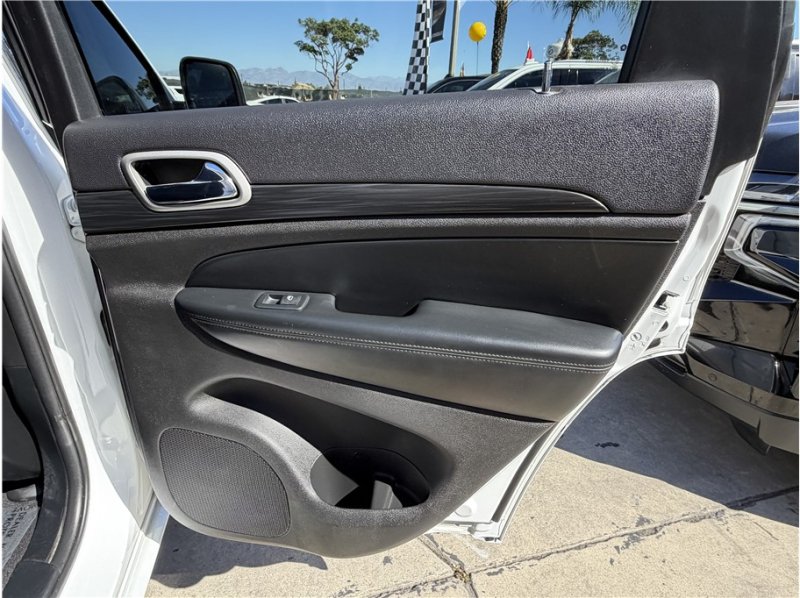Used 2020 Jeep Grand Cherokee Altitude AWD/4WD image 26