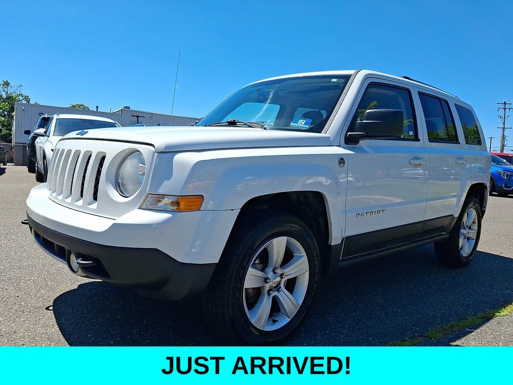 Used 2014 Jeep Patriot Limited w/ Sun/Sound Group AWD/4WD image 3