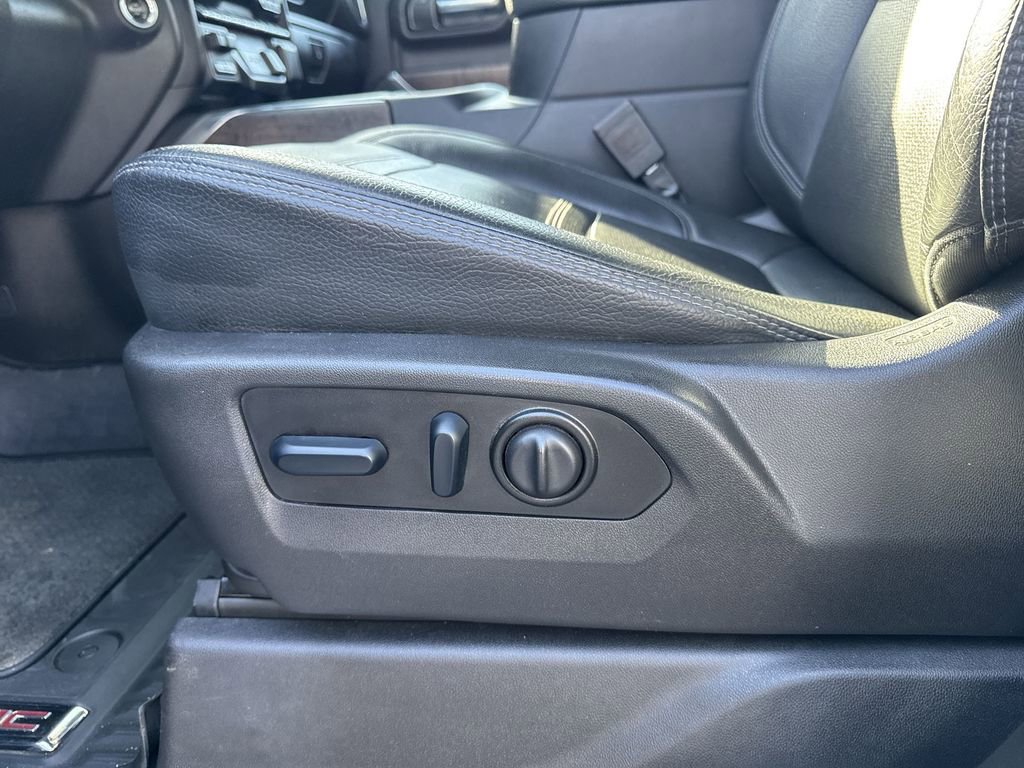 Used 2023 GMC Sierra 2500 Denali w/ Denali Black Diamond Edition image 12