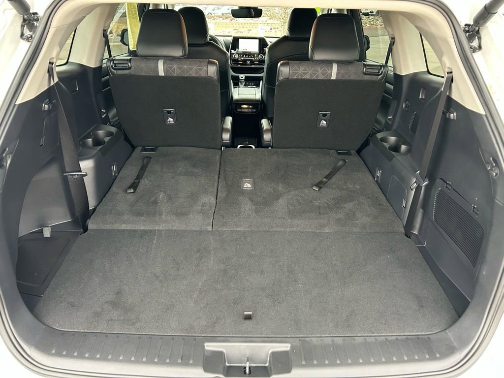 Used 2025 Toyota Highlander XLE image 27