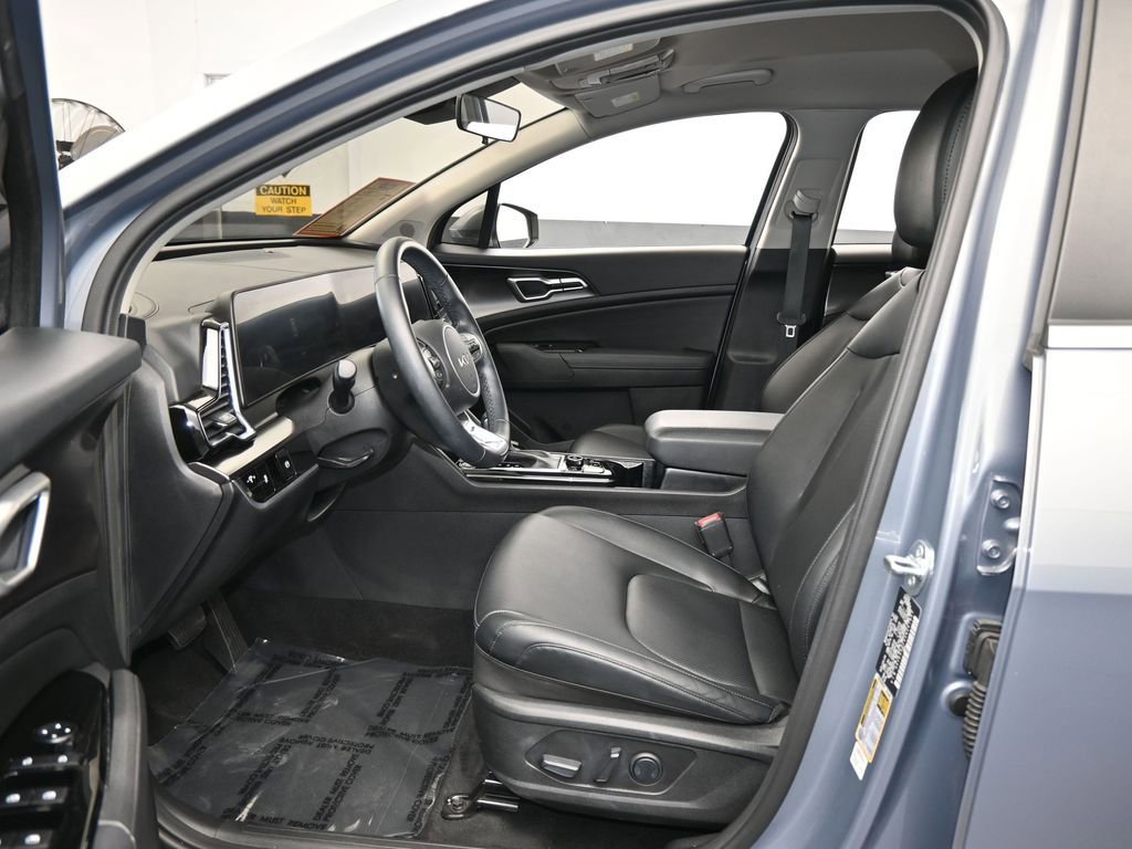 Used 2025 Kia Sportage EX image 11
