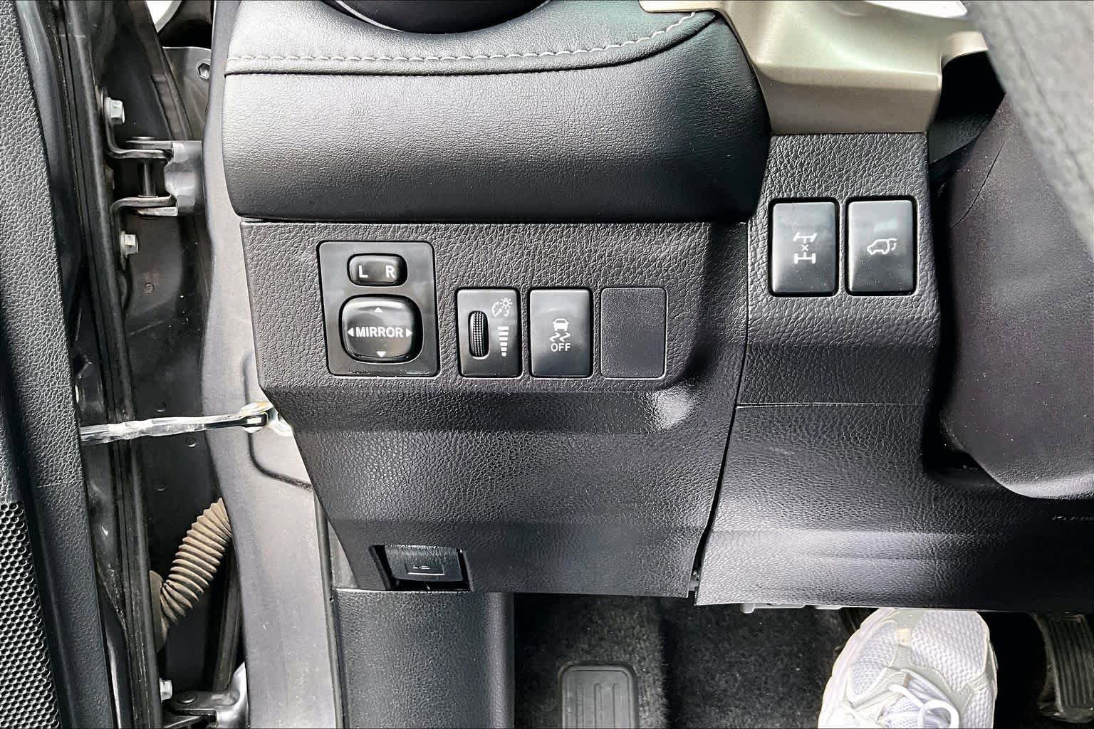 Used 2015 Toyota RAV4 XLE AWD/4WD image 34