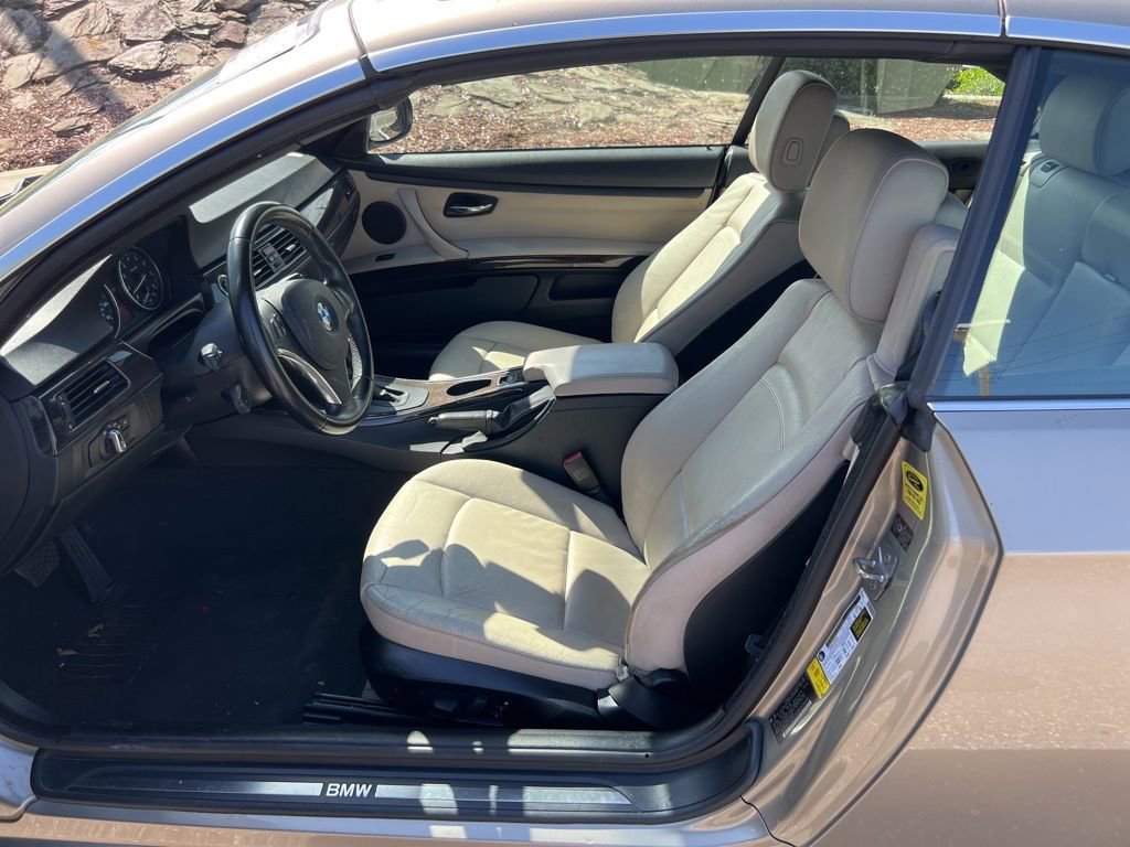 Used 2011 BMW 328i Convertible image 17