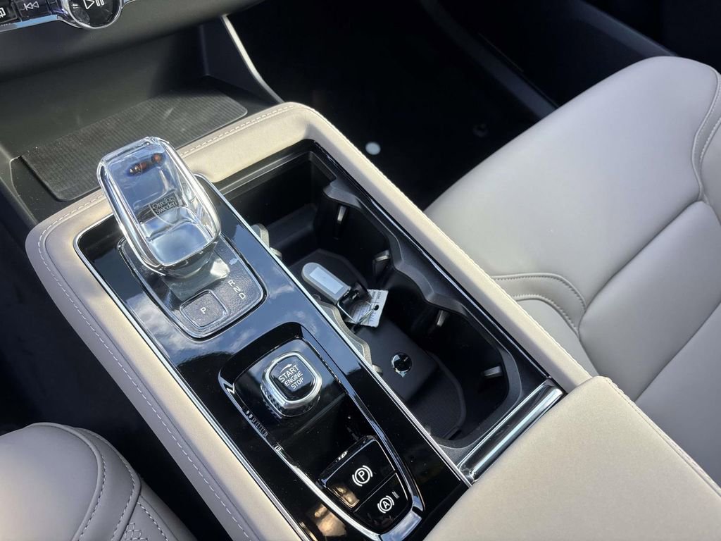 New 2026 Volvo XC90 B5 Core w/ Protection Package Premier image 23