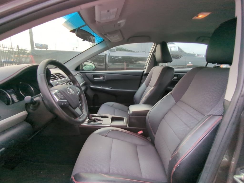Used 2016 Toyota Camry SE FWD image 6