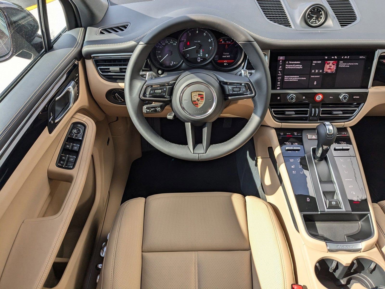 Certified 2025 Porsche Macan image 16