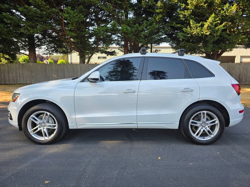 Used 2016 Audi Q5 2.0T Premium Plus w/ Technology Package AWD/4WD image 3