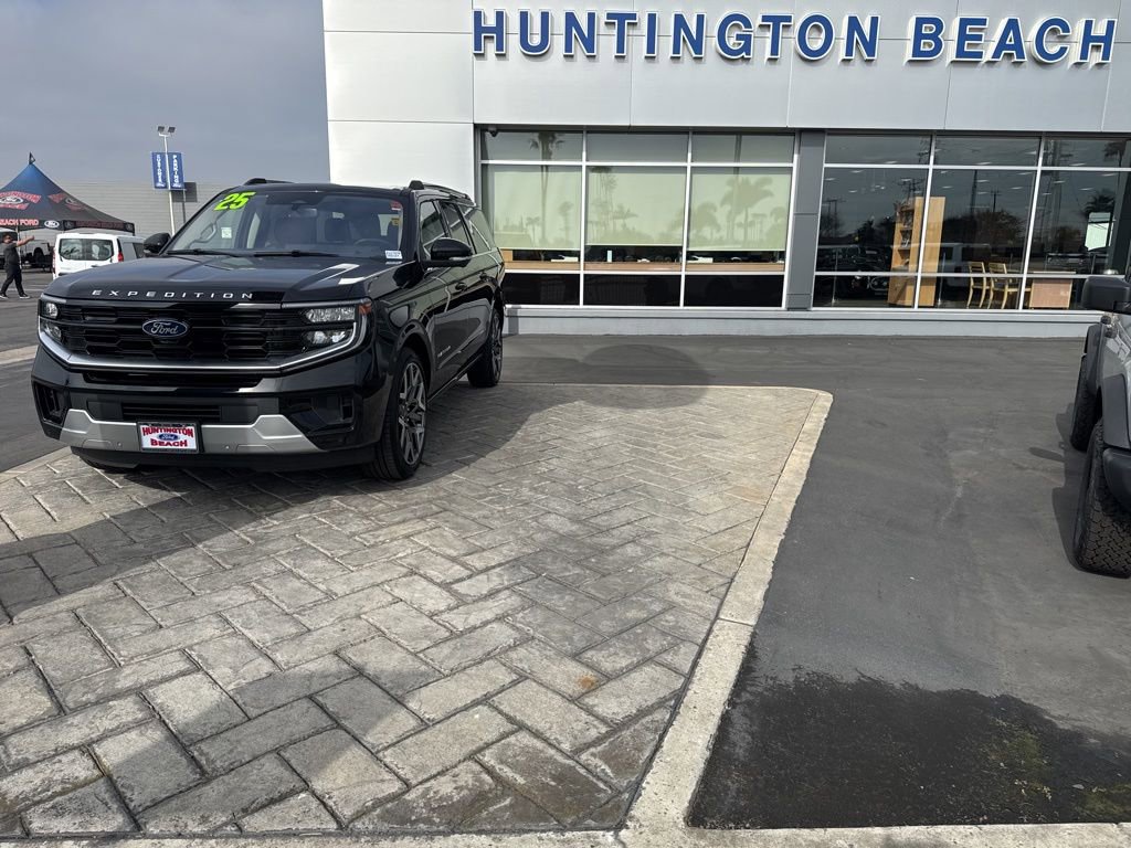 Used 2025 Ford Expedition Max Platinum w/ Platinum Ultimate Package image 34