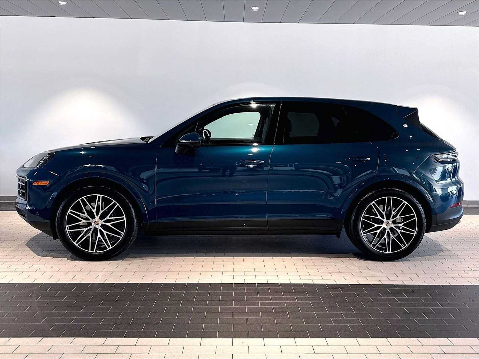 Used 2026 Porsche Cayenne AWD/4WD image 2