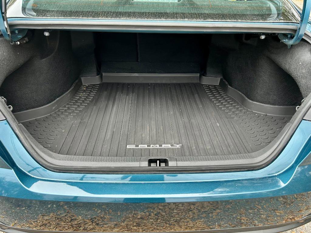 Used 2025 Toyota Camry SE image 10