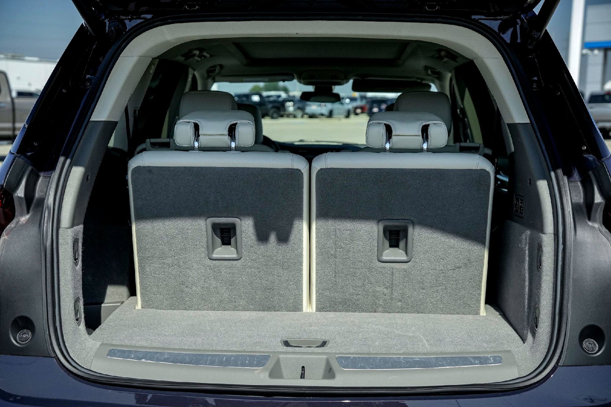 Used 2025 Cadillac XT6 Premium Luxury image 34