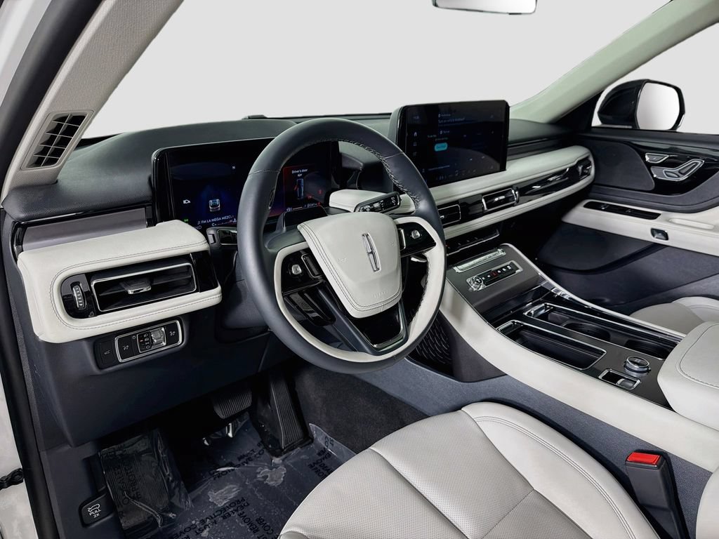 Used 2026 Lincoln Aviator 2WD image 9