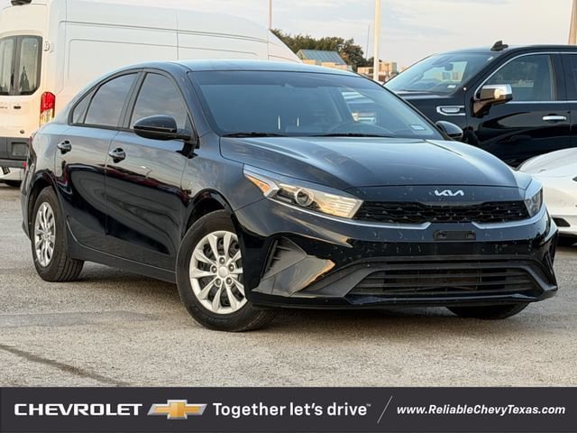Used 2023 Kia Forte LX FWD image 2