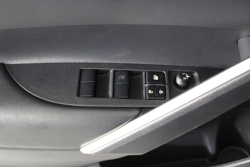 Used 2024 Toyota Corolla Cross LE FWD image 13