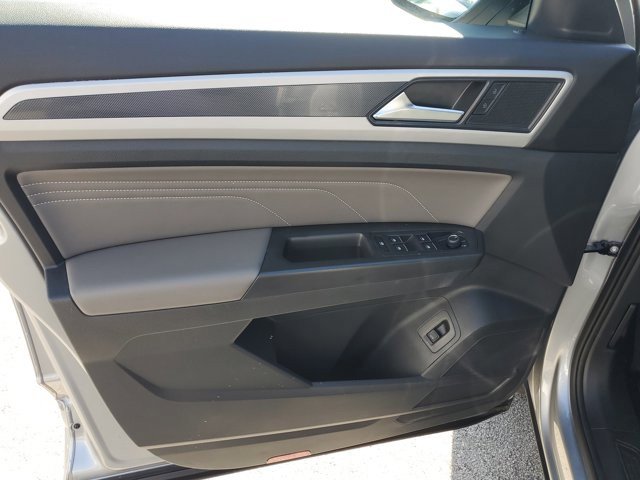 Used 2022 Volkswagen Atlas Cross Sport SEL R-Line image 23