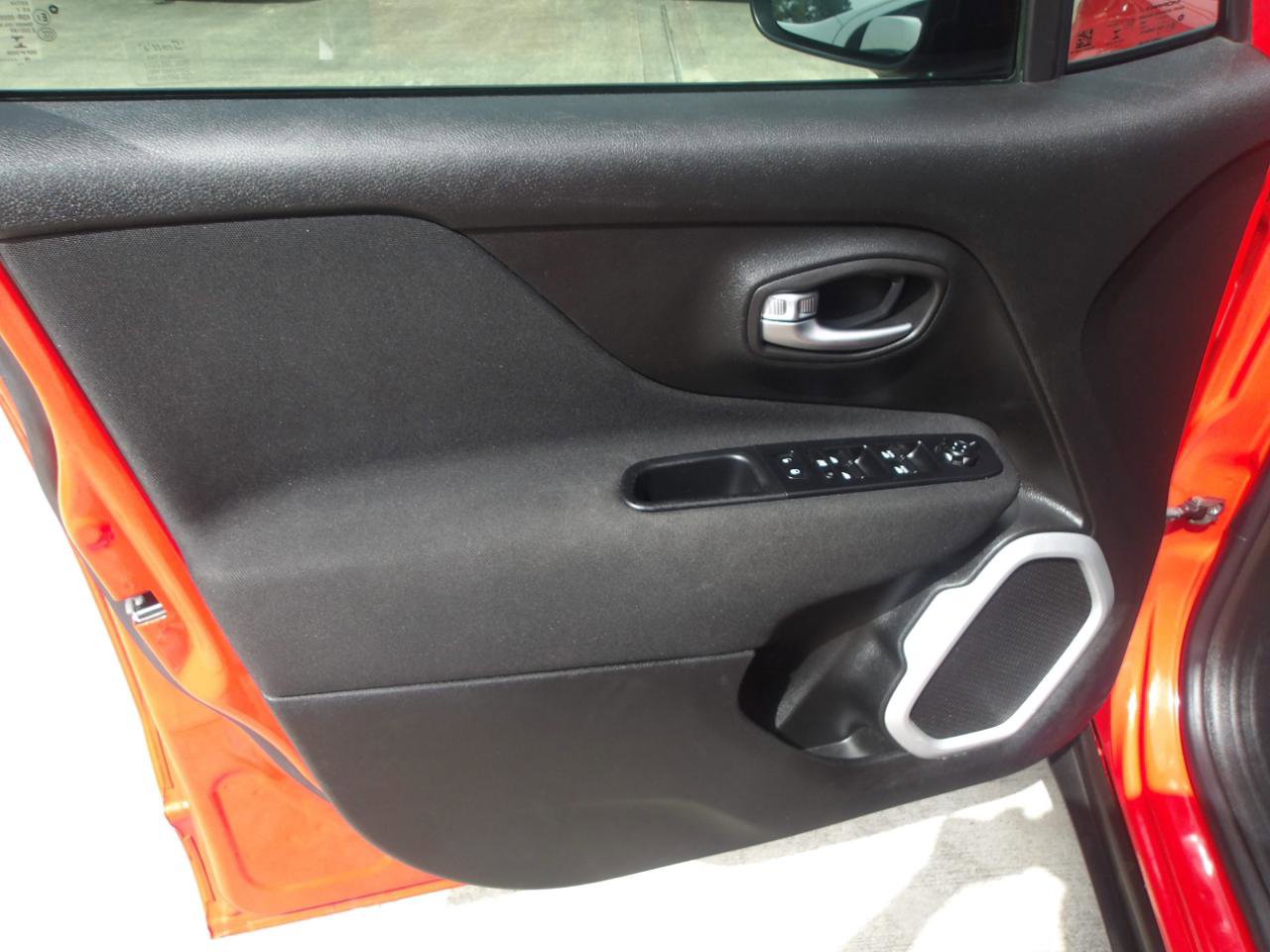Used 2020 Jeep Renegade Sport w/ Sport Appearance Group FWD image 18