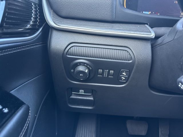 Used 2024 Jeep Wagoneer Series II w/ Flexible Seating Group image 17