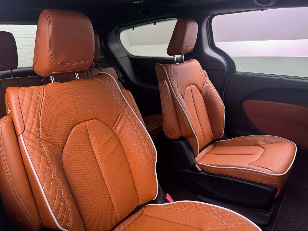 New 2026 Chrysler Pacifica Pinnacle image 25
