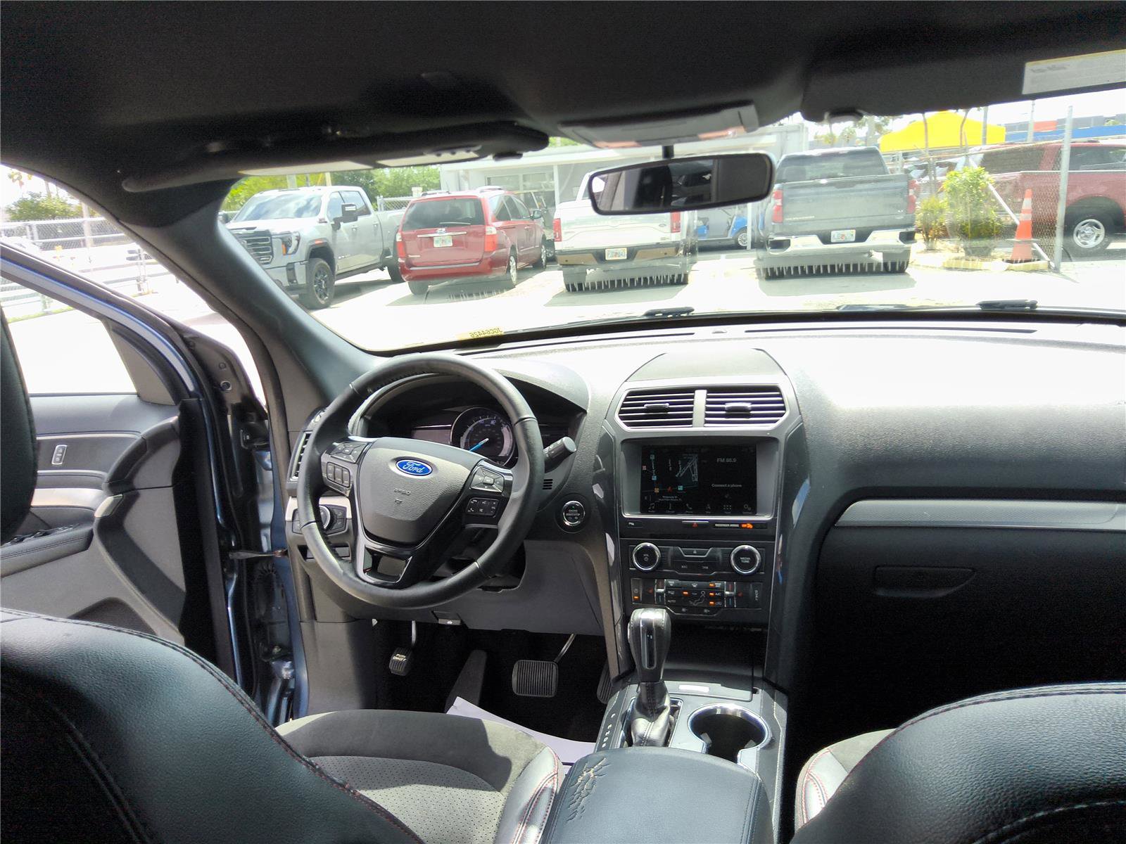 Used 2018 Ford Explorer XLT w/ Equipment Group 202A FWD image 25
