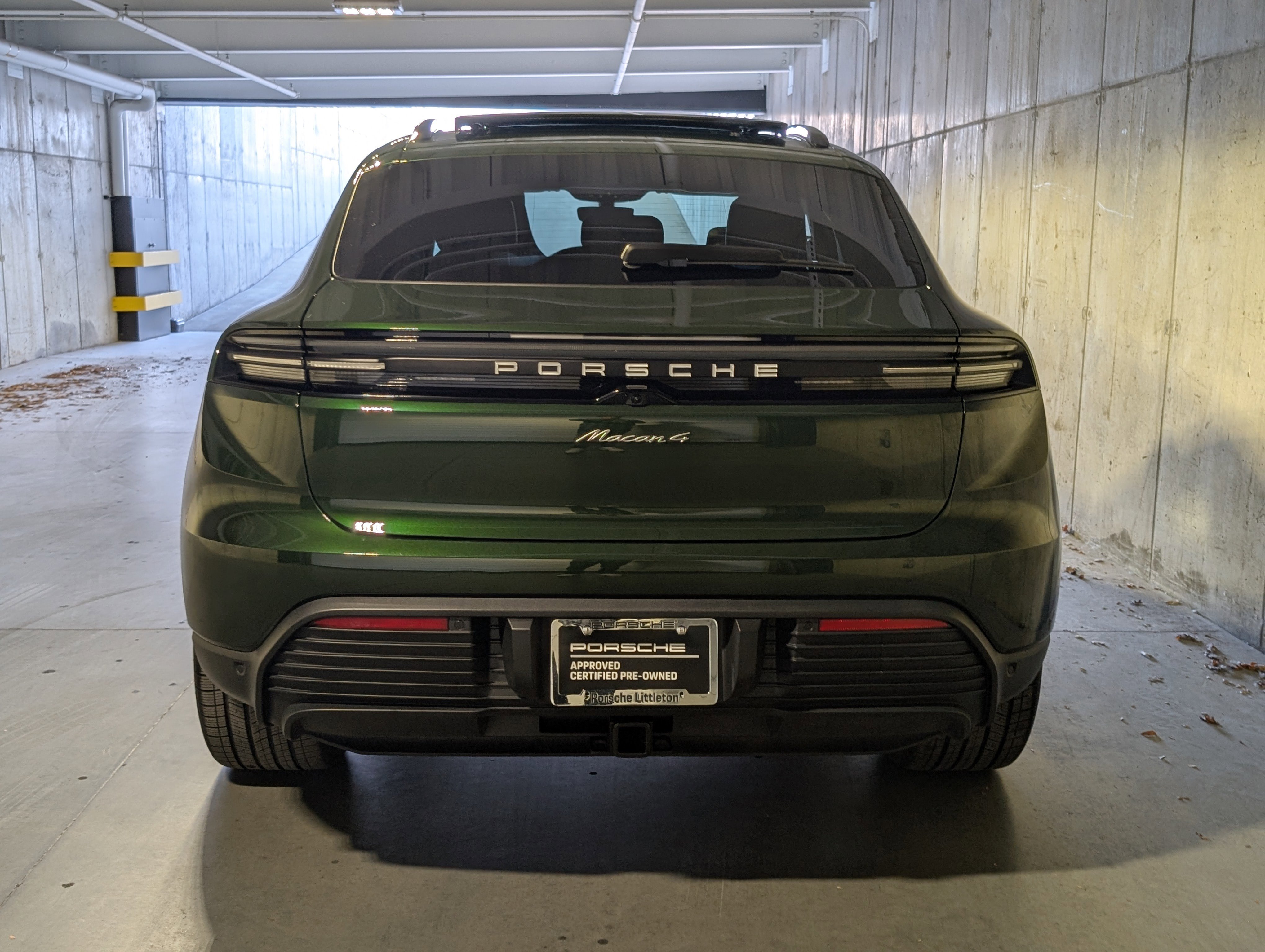 Used 2025 Porsche Macan 4 Electric image 8