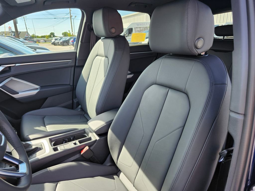 New 2025 Audi Q3 2.0T Premium image 8