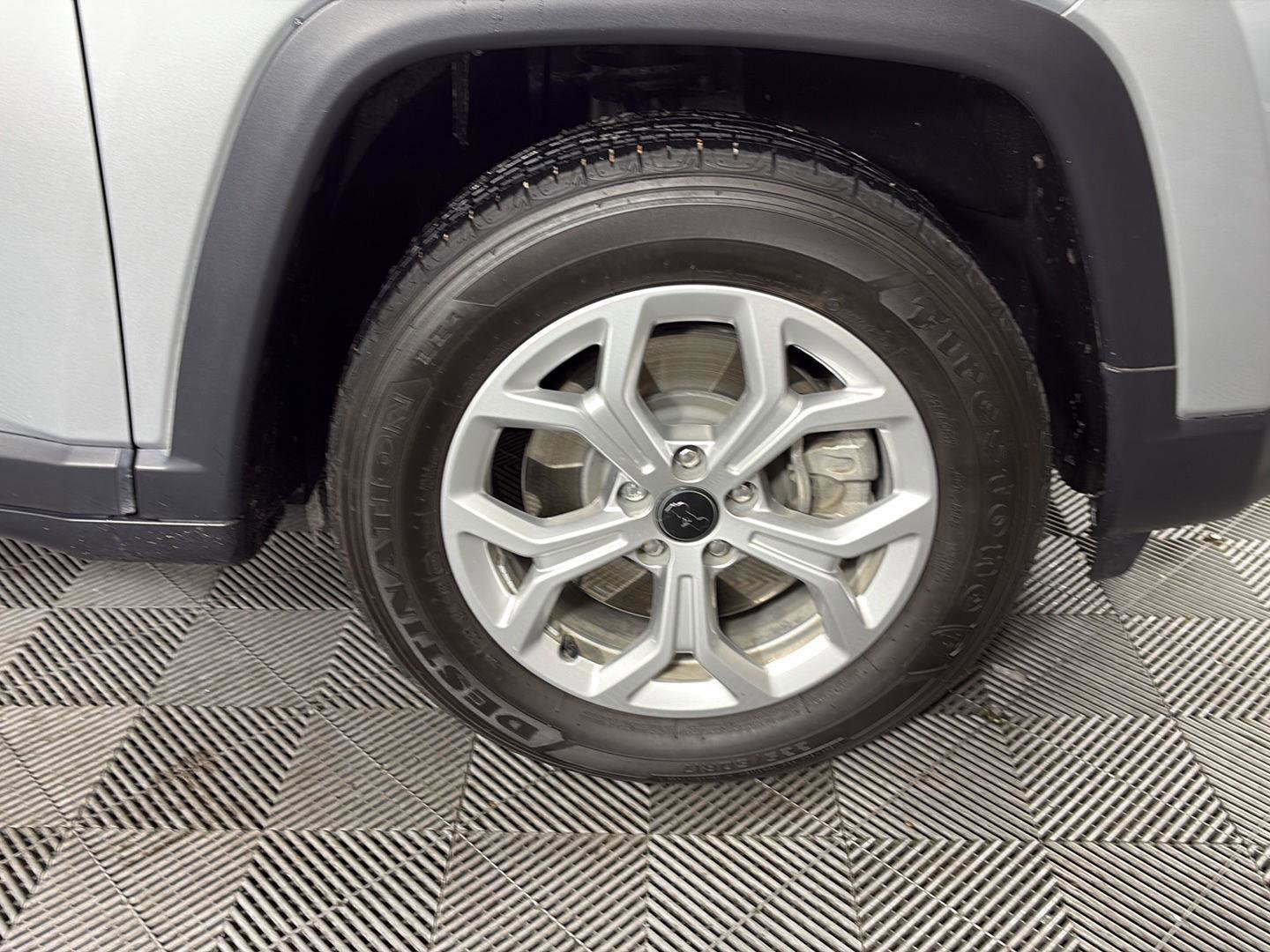 Used 2025 Jeep Compass Latitude image 13