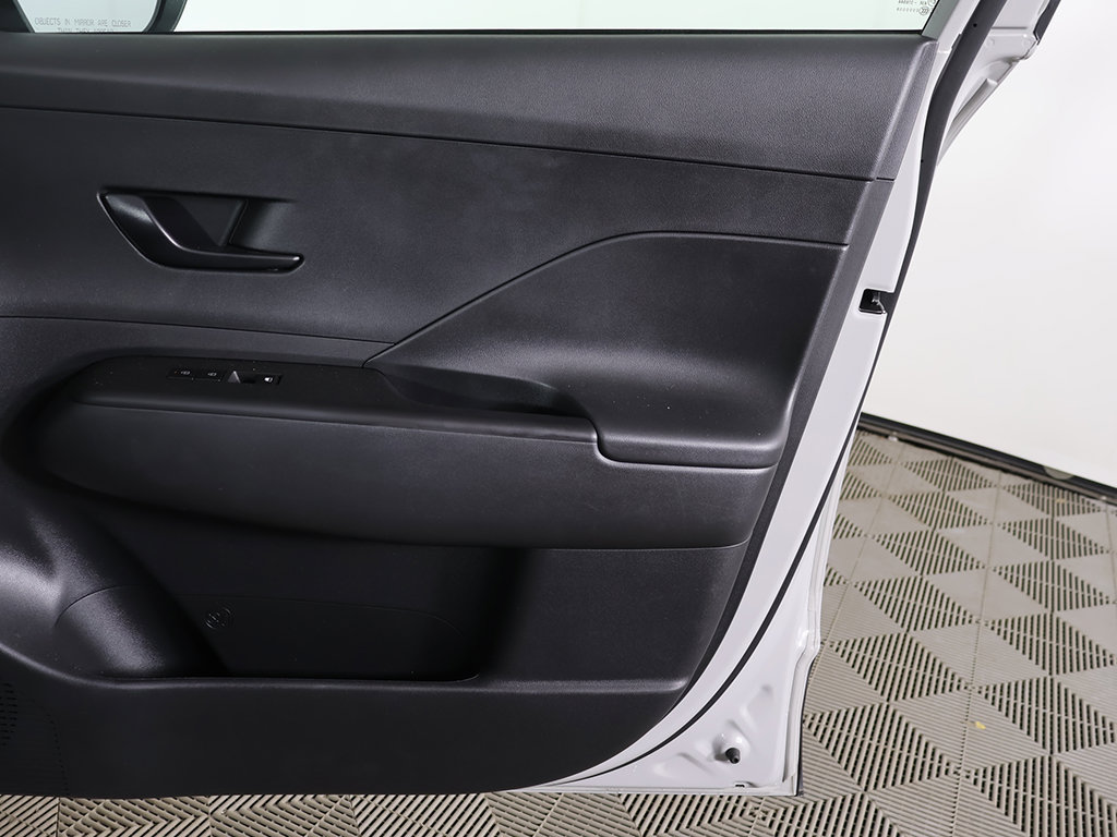Certified 2025 Hyundai Kona SE FWD image 18
