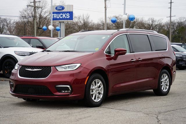 Used 2021 Chrysler Pacifica Touring-L image 3