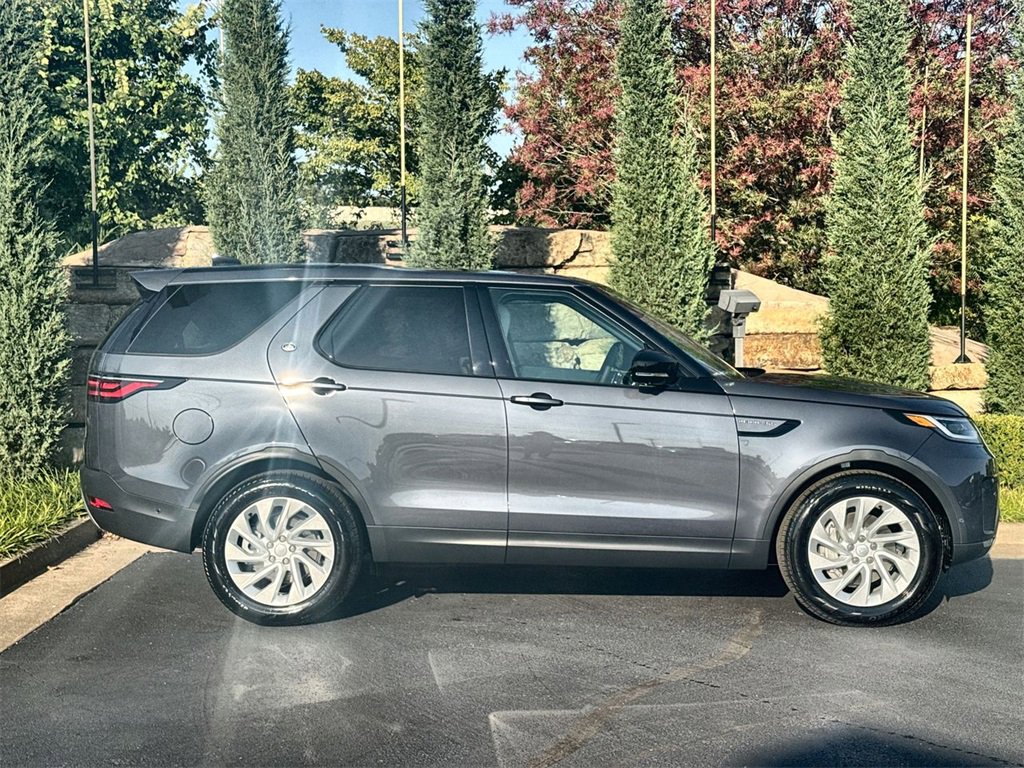 New 2026 Land Rover Discovery S image 5