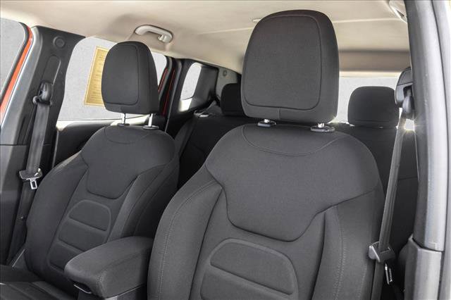 Used 2019 Jeep Renegade Latitude AWD/4WD image 12