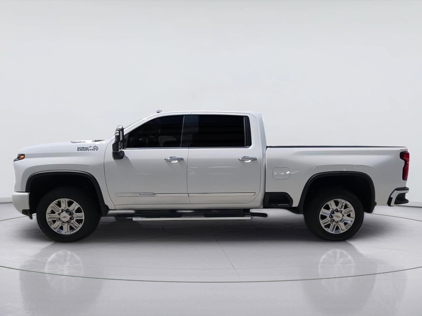 Used 2025 Chevrolet Silverado 2500 High Country w/ Technology Package AWD/4WD image 5