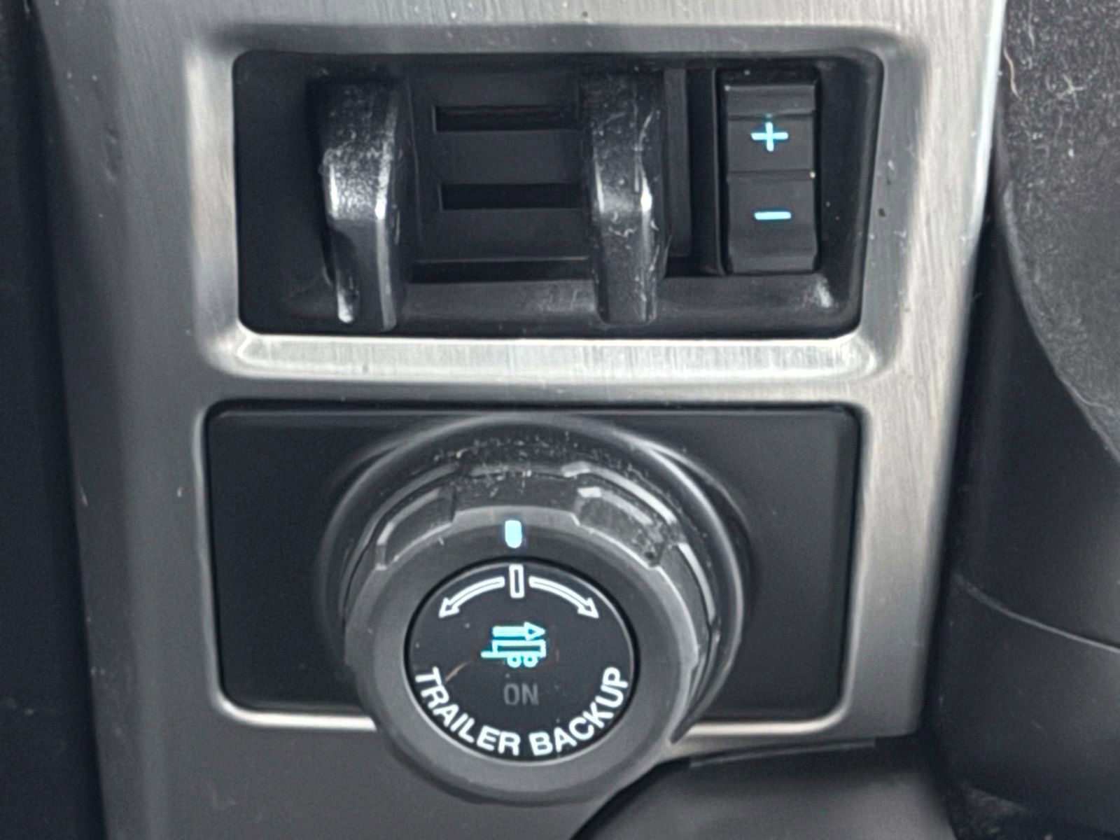 Used 2020 Ford F350 Platinum w/ Tremor Off-Road Package AWD/4WD image 25