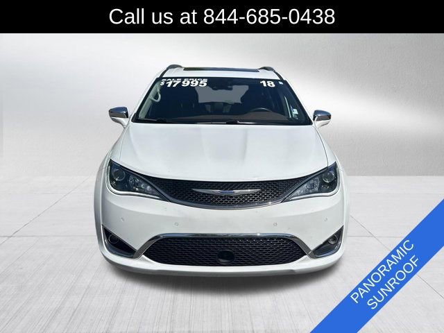 Used 2018 Chrysler Pacifica Limited w/ Advanced Safetytec Group FWD image 2