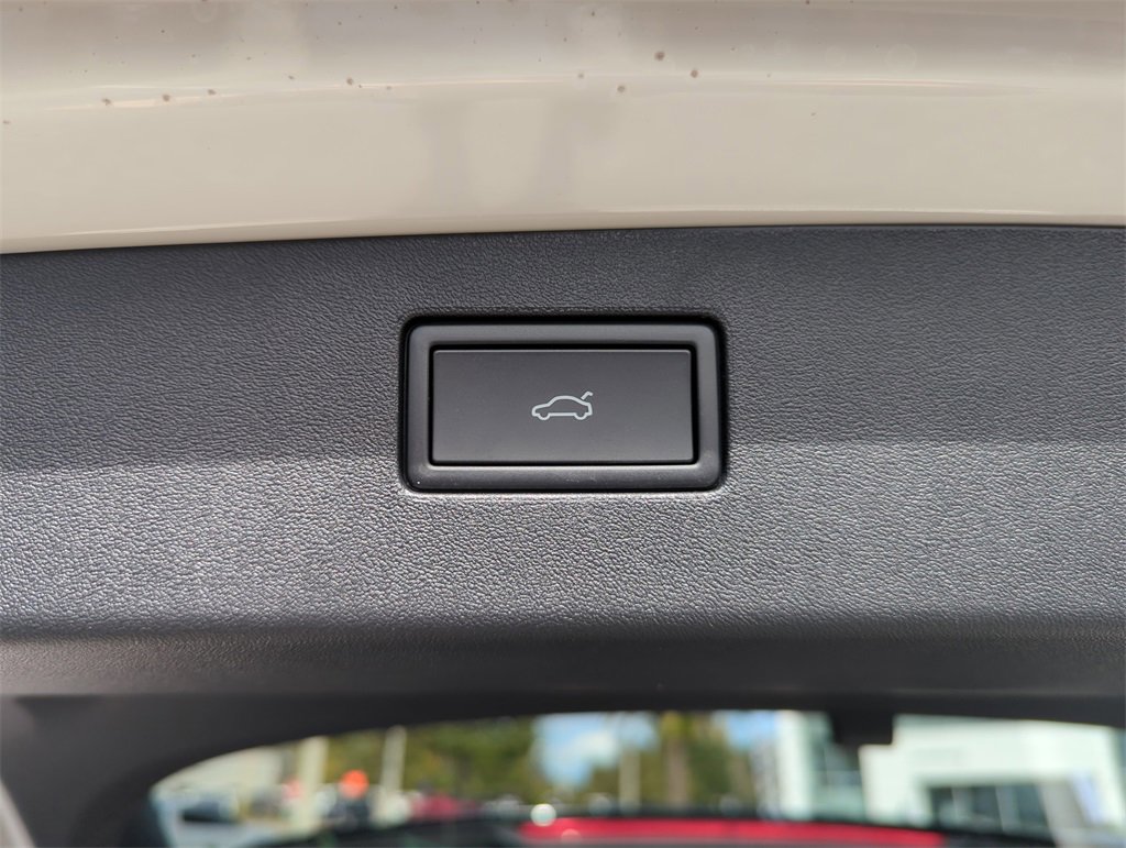 New 2026 Volkswagen Tiguan SE R-Line image 21