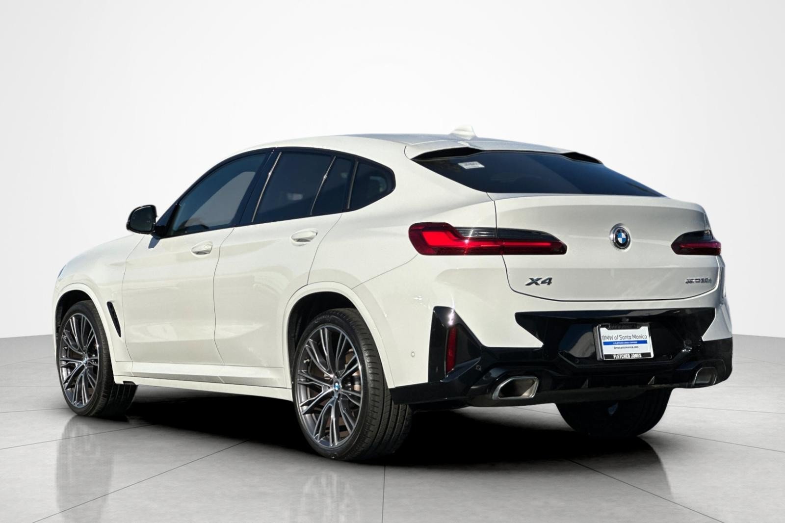 Used 2022 BMW X4 xDrive30i w/ M Sport Package 2 AWD/4WD image 3