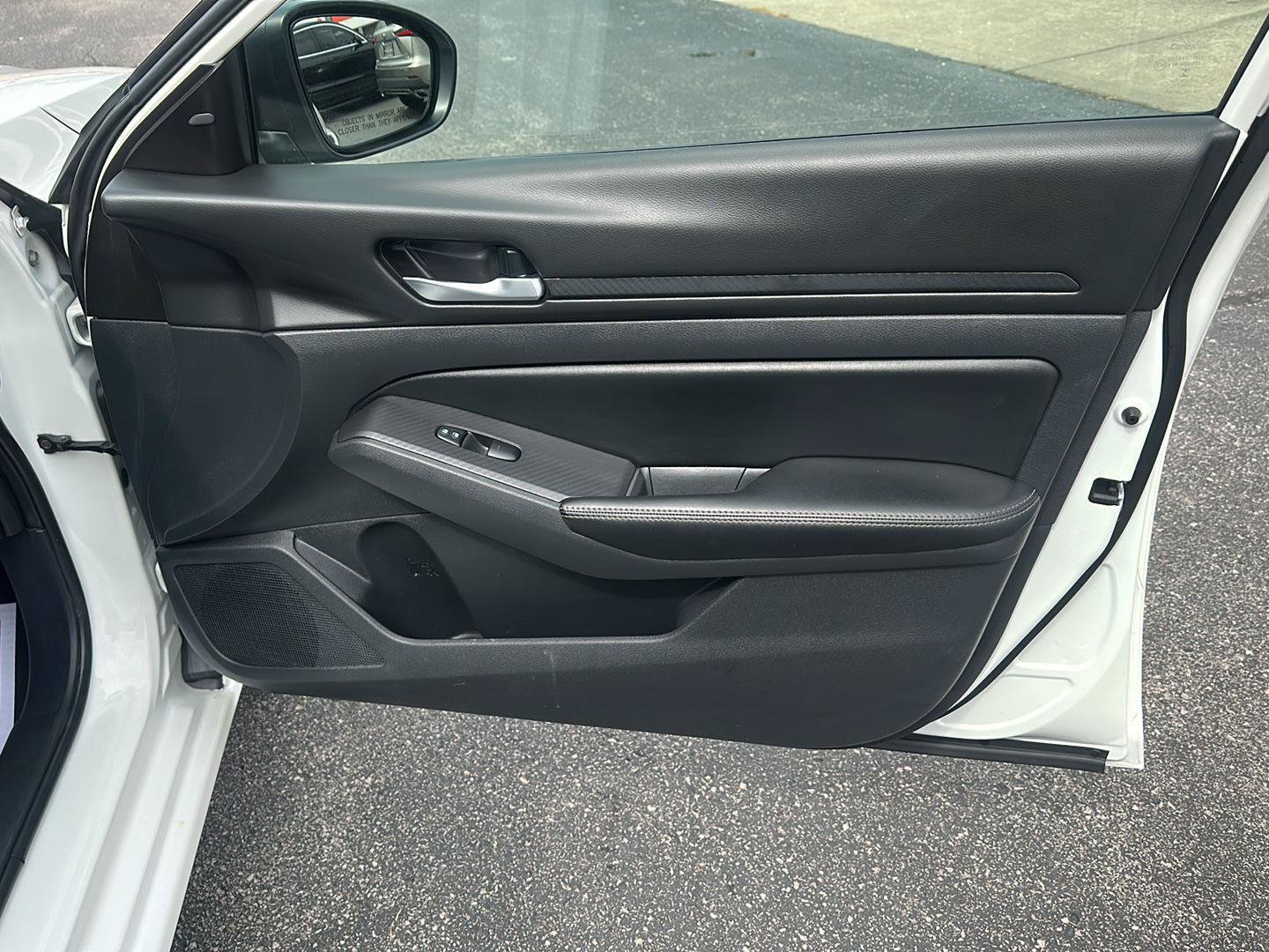 Used 2025 Nissan Altima 2.5 SV FWD image 11