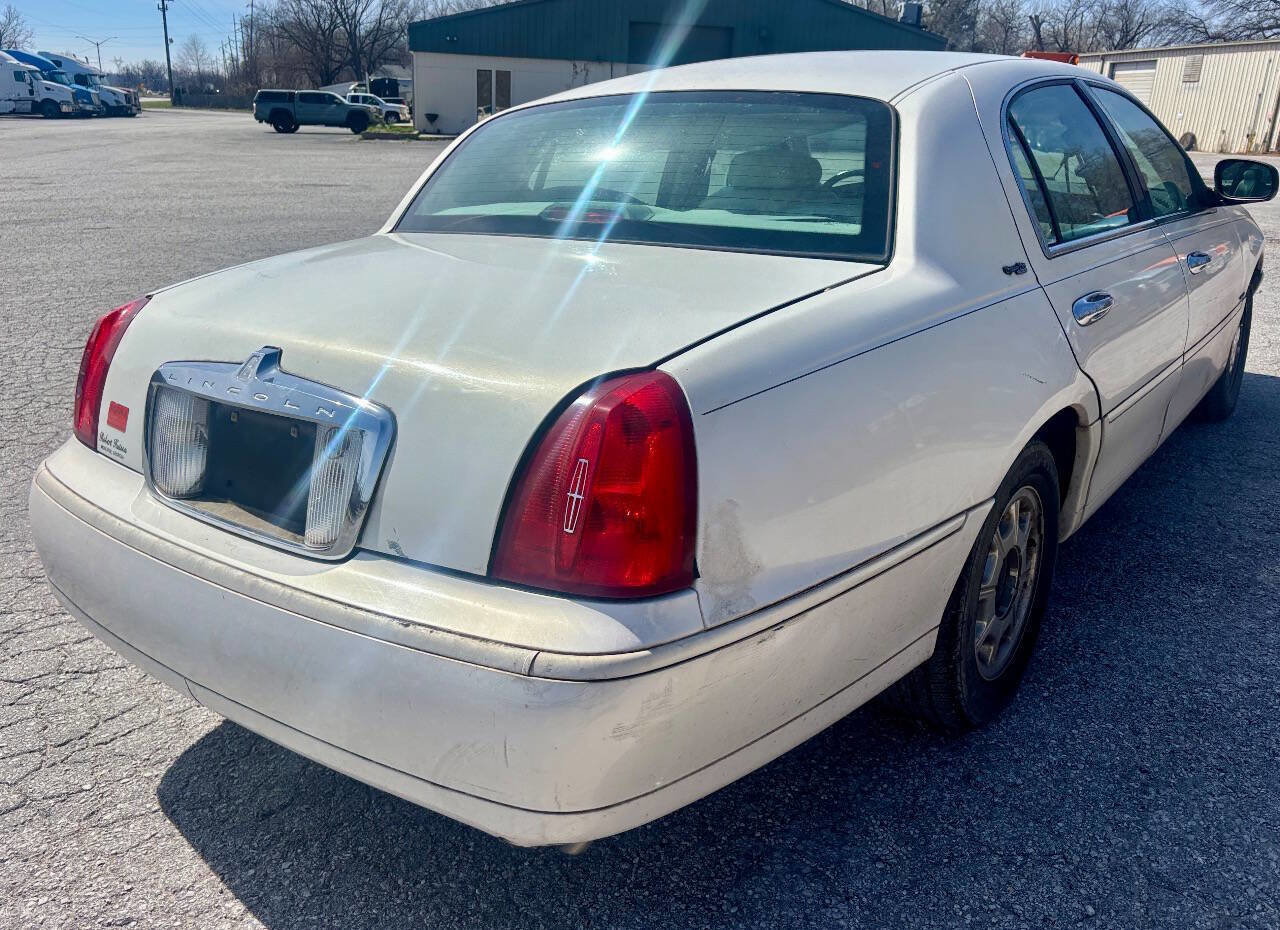 Used 2000 Lincoln Town Car Signature RWD image 7