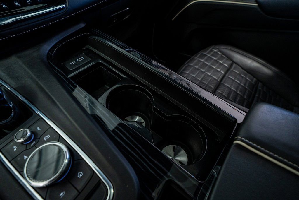 Used 2023 Cadillac Escalade ESV V image 51