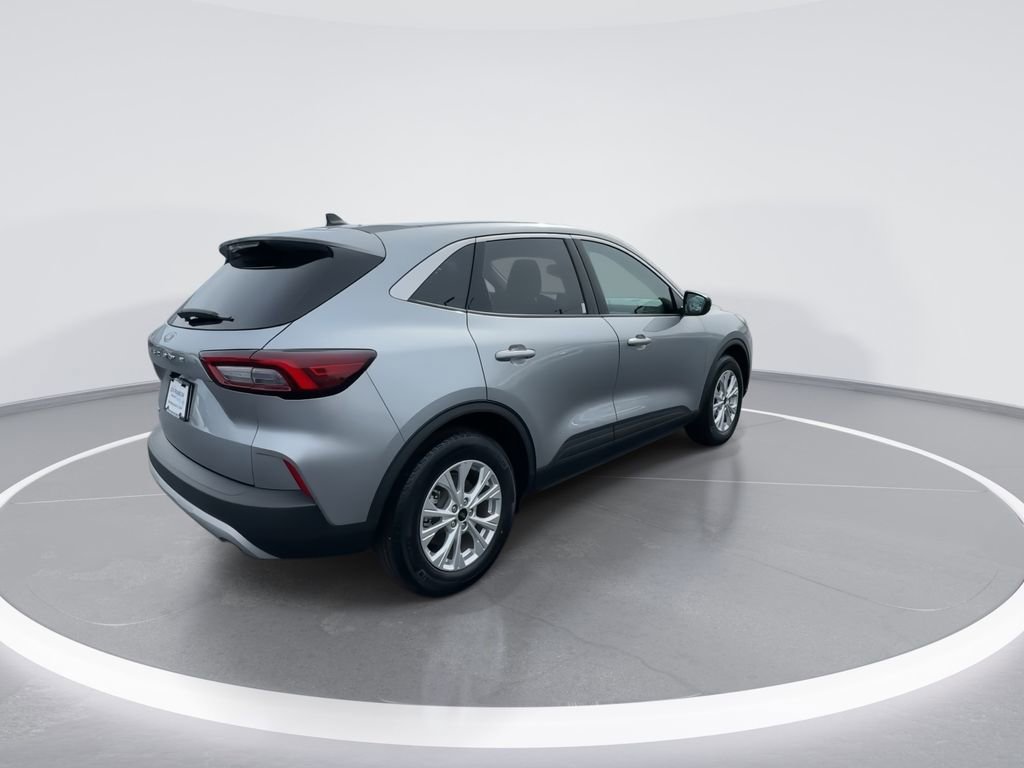 Used 2024 Ford Escape Active w/ Cold Weather Package image 8