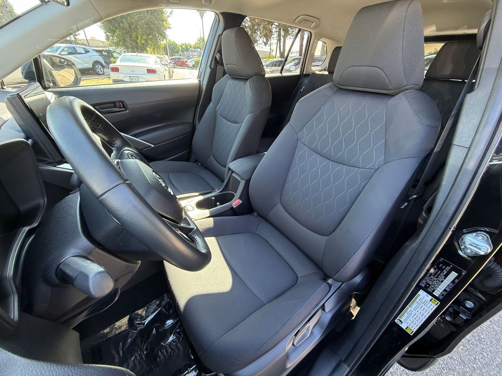 Used 2025 Toyota Corolla Cross LE image 32