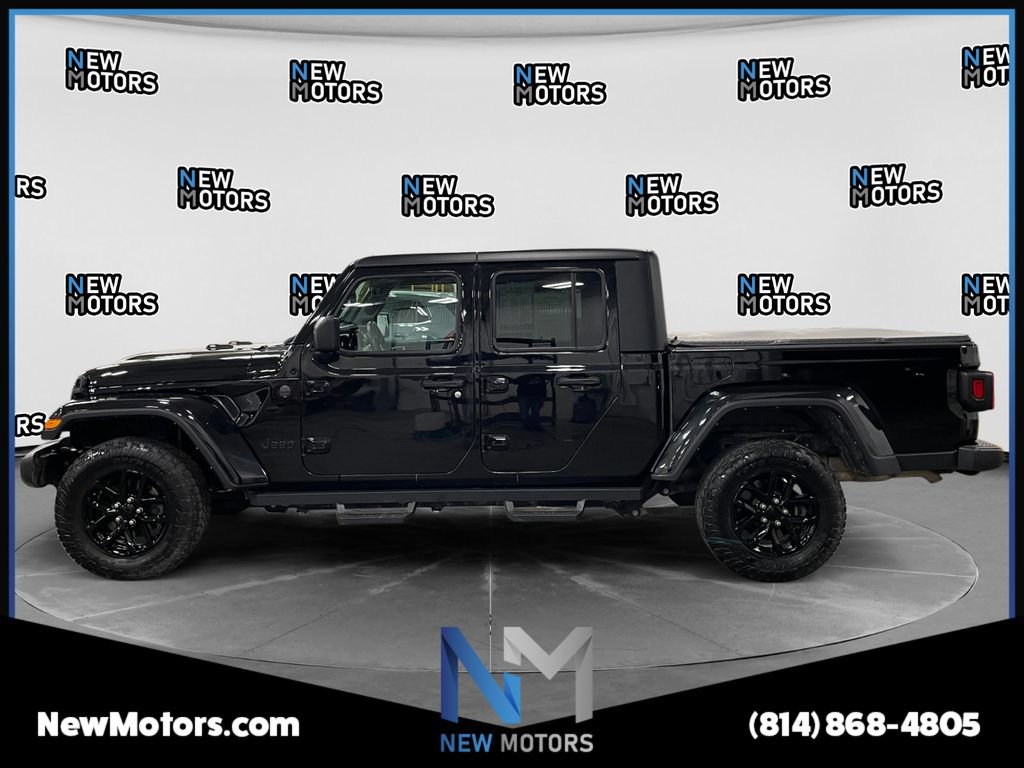 Used 2023 Jeep Gladiator Sport AWD/4WD image 2