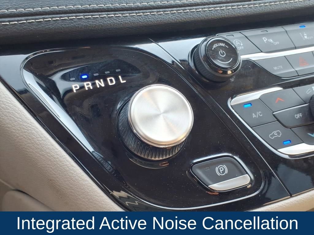 Used 2023 Chrysler Pacifica Limited image 4