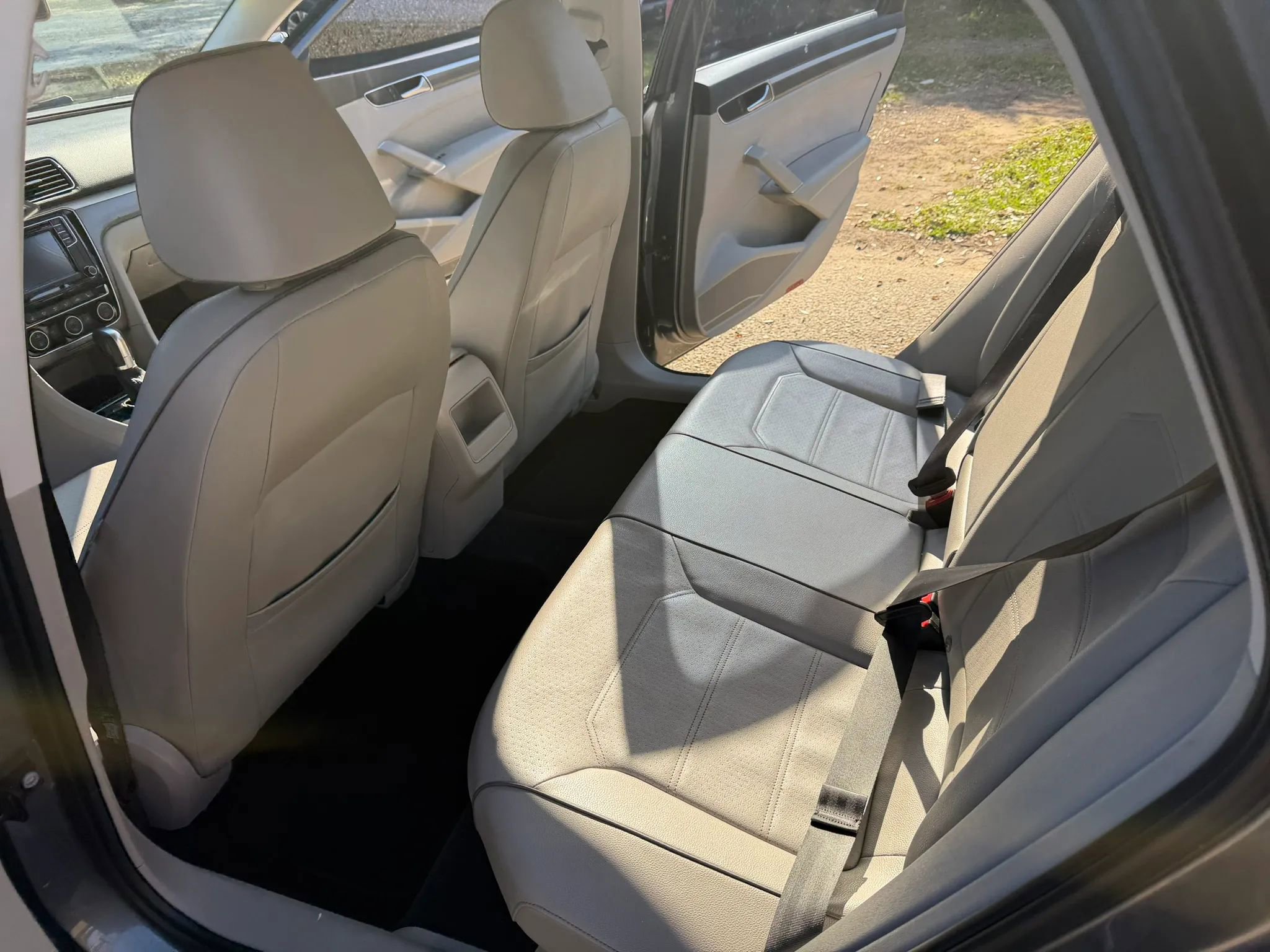 Used 2017 Volkswagen Passat 1.8T R-Line image 13