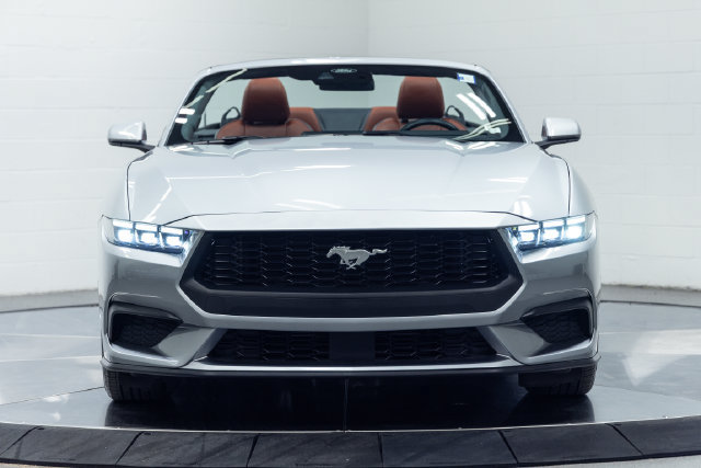 Used 2025 Ford Mustang Premium RWD image 5