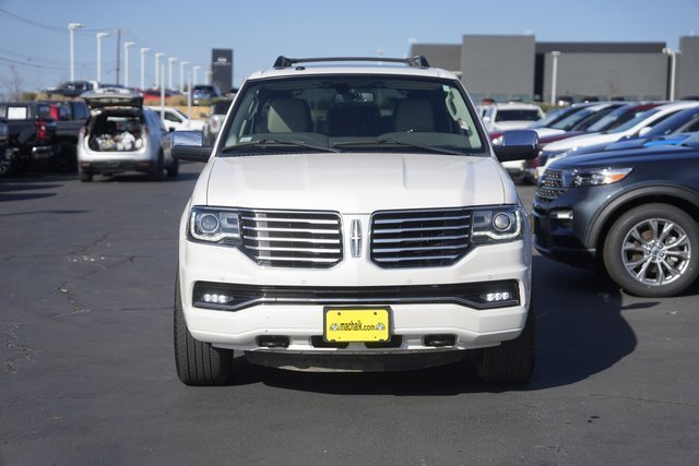 Used 2017 Lincoln Navigator Select image 3