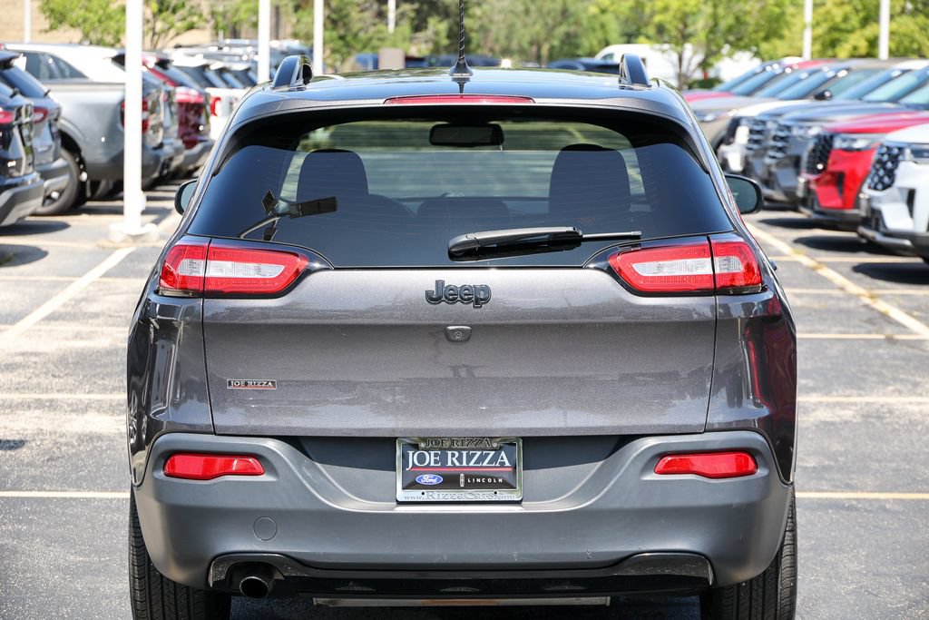 Used 2018 Jeep Cherokee Latitude w/ Altitude Package FWD image 26