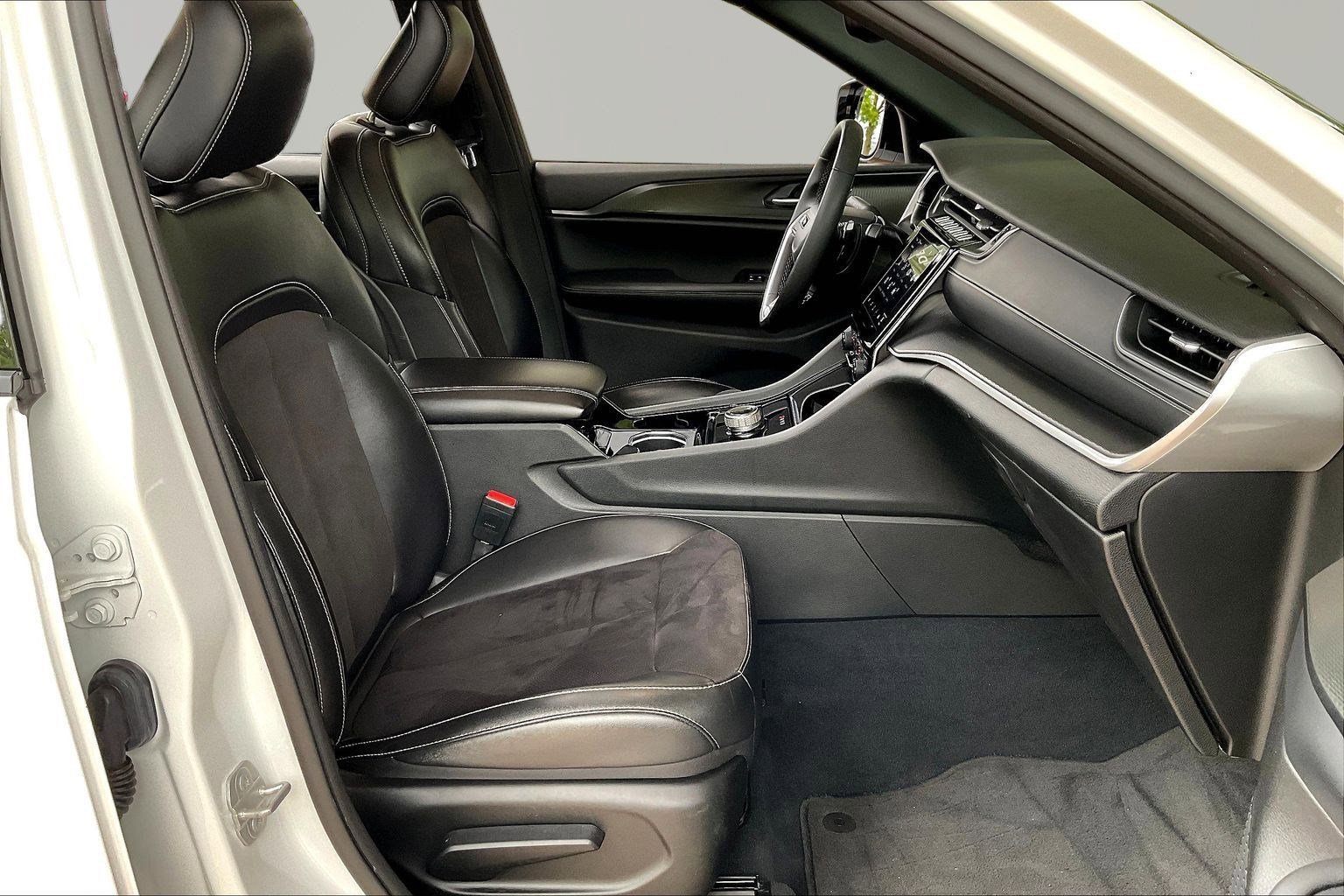 Used 2023 Jeep Grand Cherokee L Laredo AWD/4WD image 29