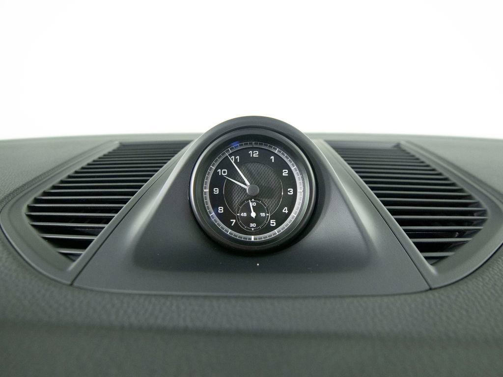 Certified 2025 Porsche Macan image 24