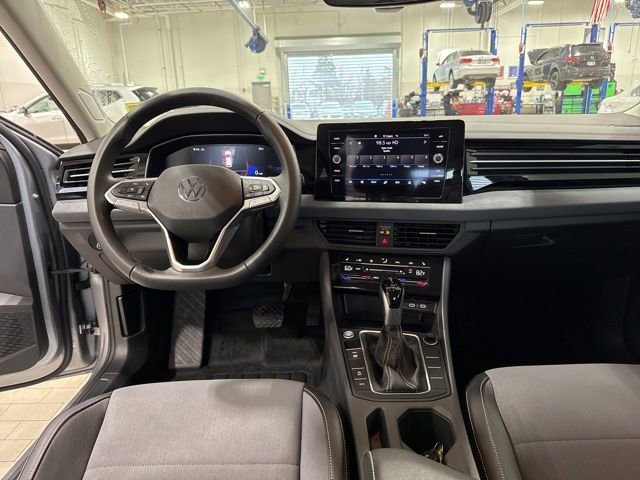 Certified 2025 Volkswagen Jetta SE FWD image 19